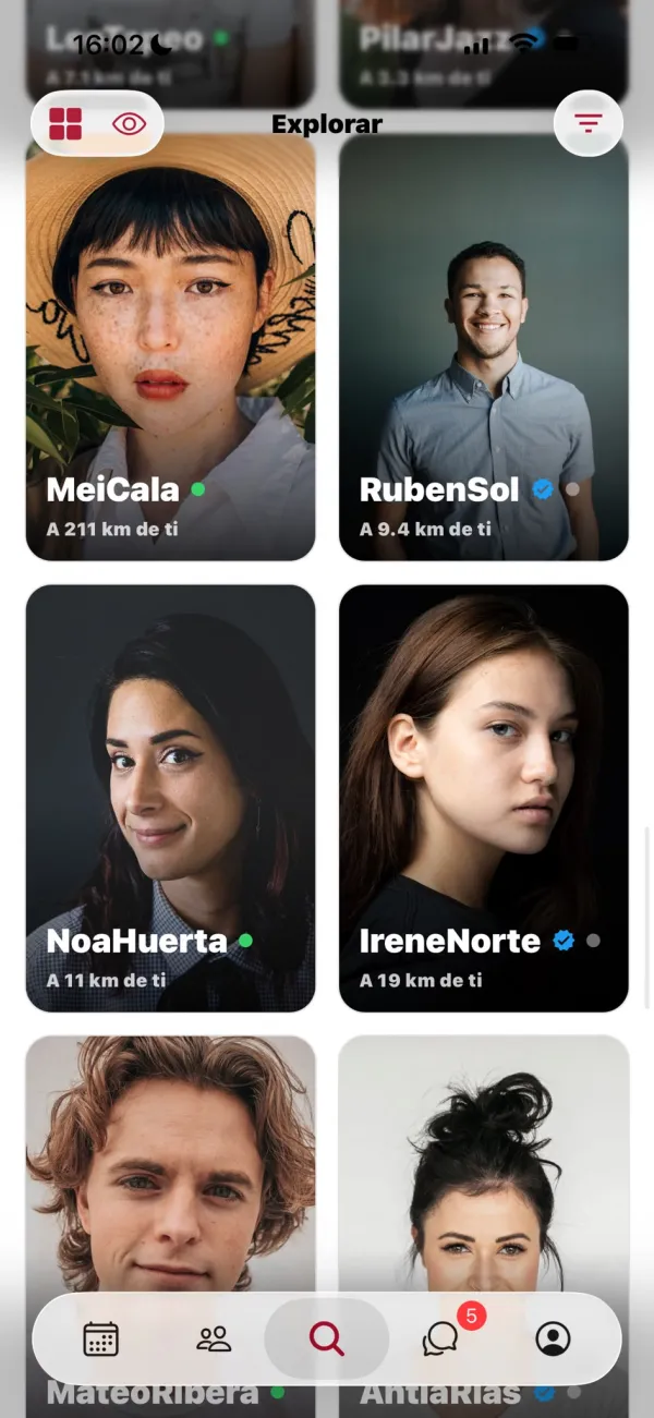 Pantalla Explorar de MON con perfiles de gente cercana